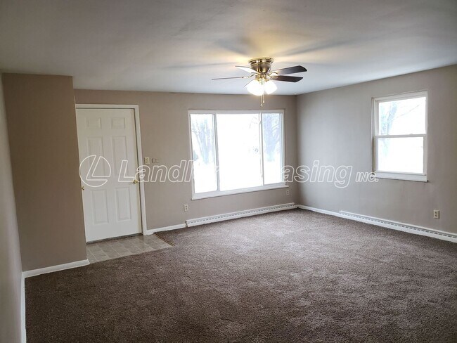 Foto del edificio - Spacious 4 Bedroom Home in Vermilion Near ...