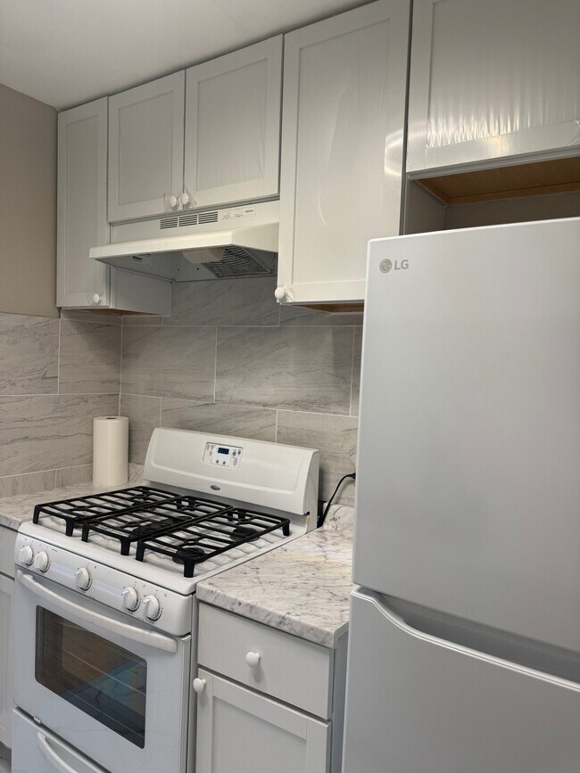 Foto del edificio - 252 Shorewood Dr