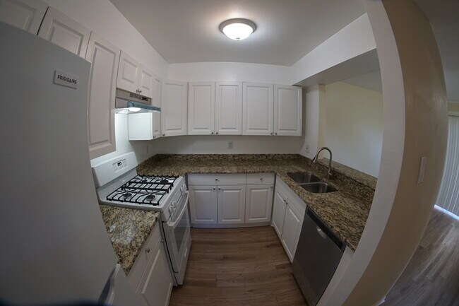 Building Photo - 6252 Sandcrest Cir