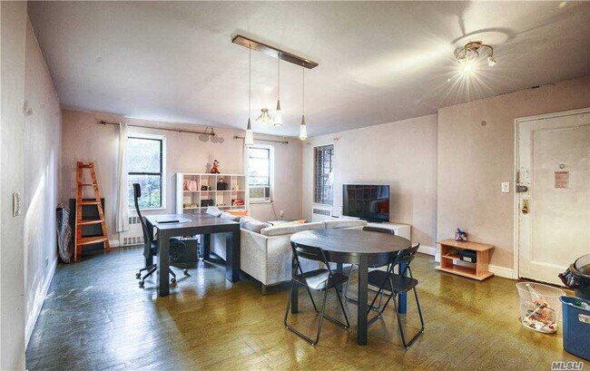 Foto del edificio - 37-50-50 87th St