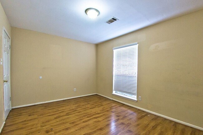 Foto del edificio - 8234 Misty Vale Ln