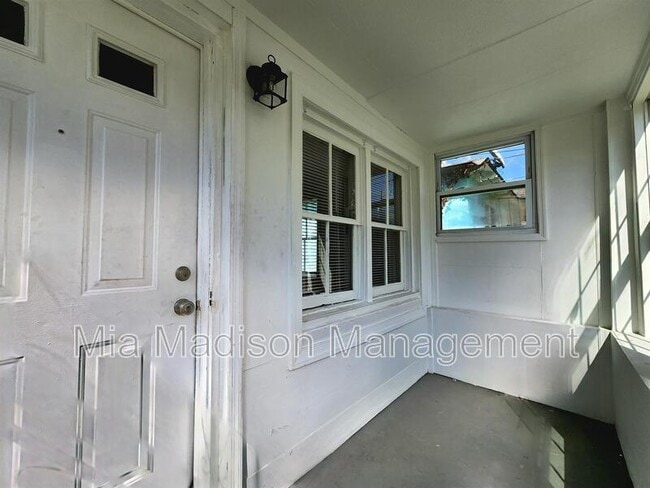 Foto del edificio - 1206 Murphy Ave