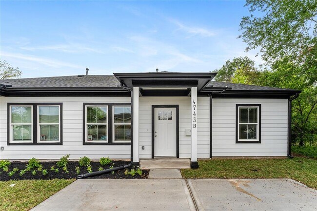 Foto del edificio - 4743 Clover St