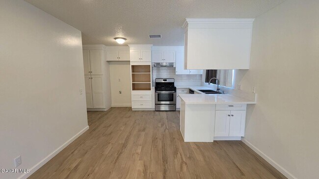 Building Photo - 45303 Lorimer Ave