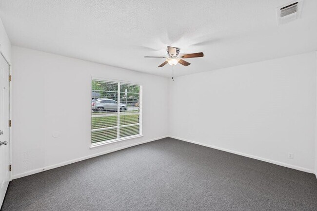 Building Photo - 2211 Deadwood Dr