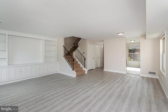 Building Photo - 1746 Dogwood Dr