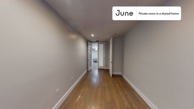 Building Photo - Private bedroom in 3 bed/3 bath Home