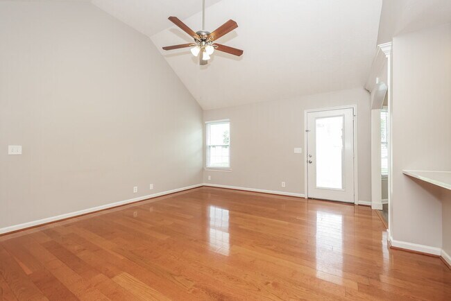 Foto del edificio - 4256 Birch Dr