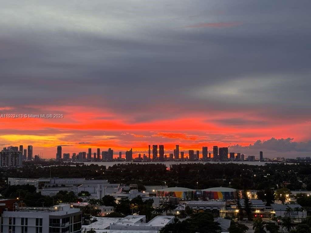 Foto principal - 2401 Collins Ave