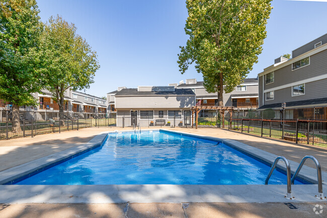 Pool - Edge at 40 Townhomes & Apartments