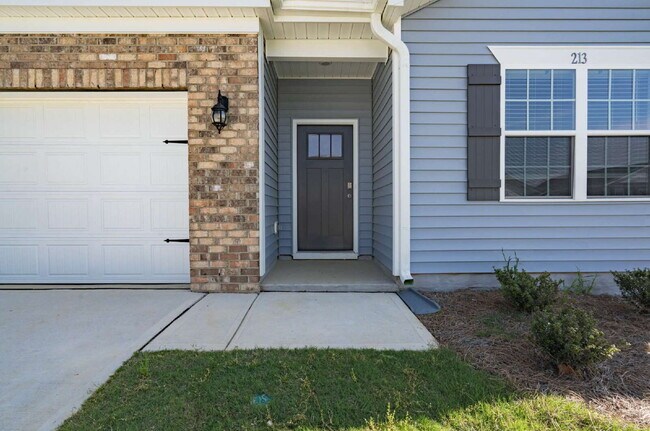 Foto del edificio - One Story 4-Bed Home in Fuquay-Varina