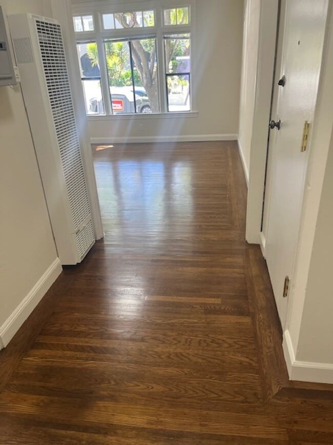 Building Photo - Newly Remodeled Studio in Alamo Square. Al...