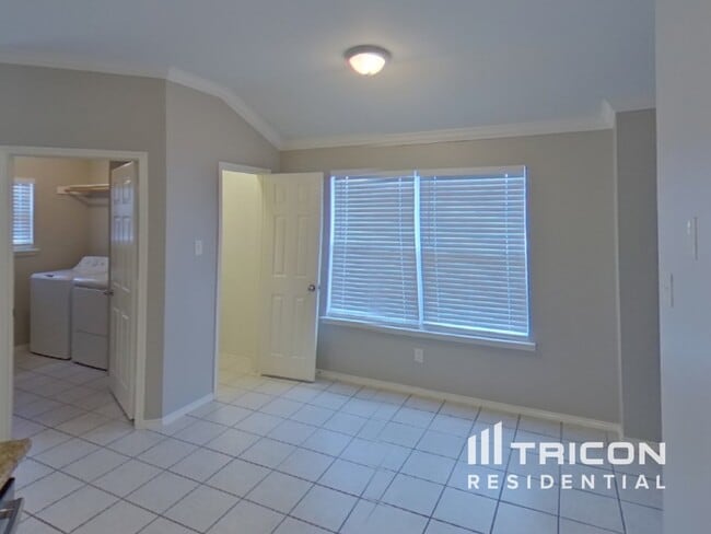 Building Photo - 716 Sequoia Dr
