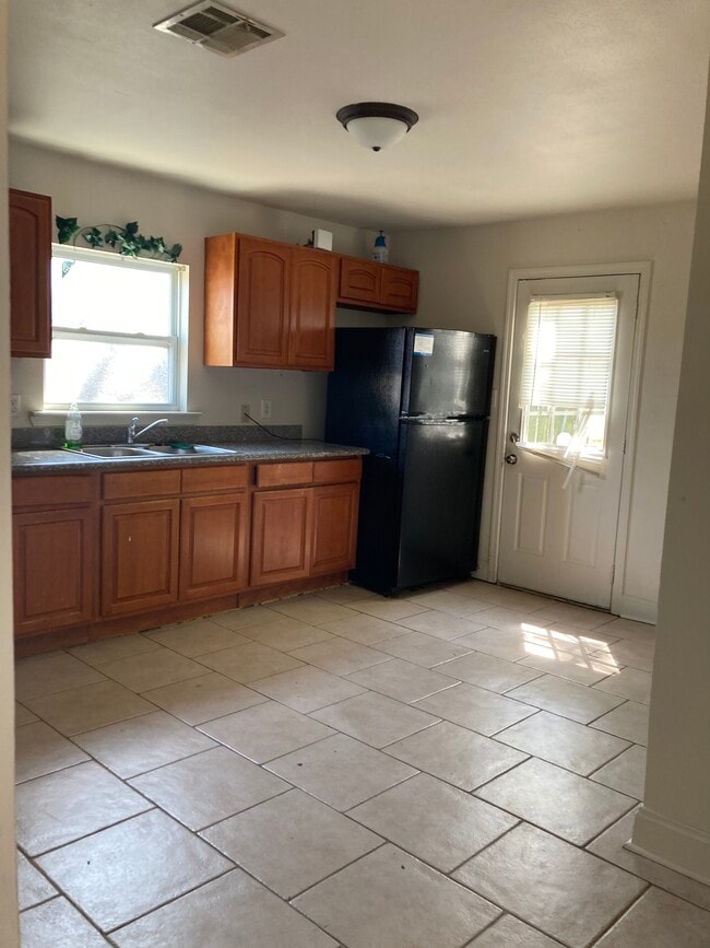 Kitchen - 5306 Wilton Dr
