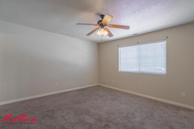 Building Photo - 3 Bedroom Townhome with Move-In Special – ...