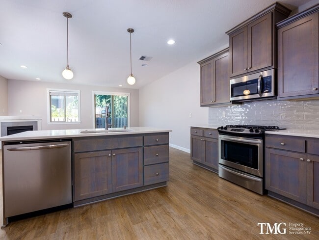 Building Photo - Pre- leasing - Modern Open Home Plus A Garage!