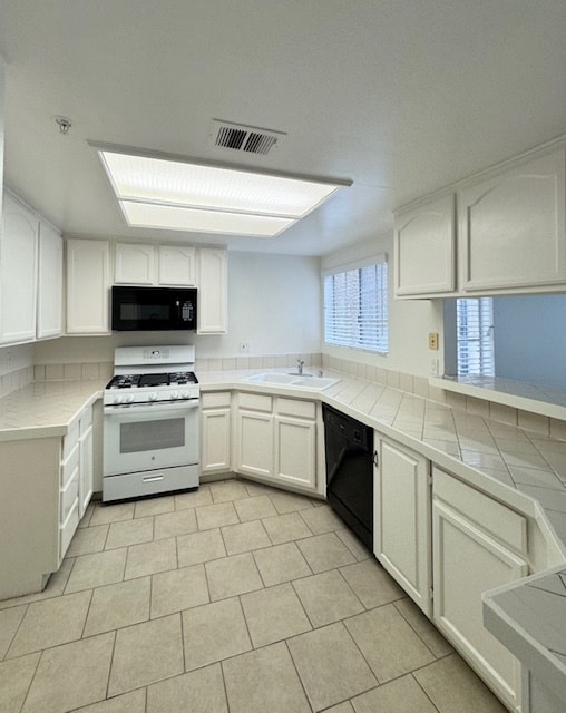 Light, bright and spacious kitchen - 4581 Warner Ave