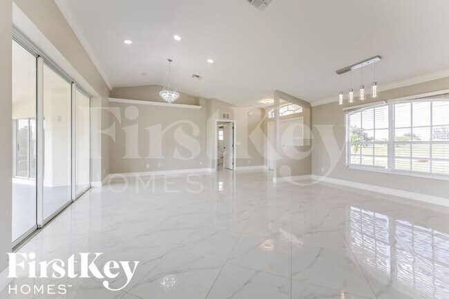 Building Photo - 530 NE 15th Terrace