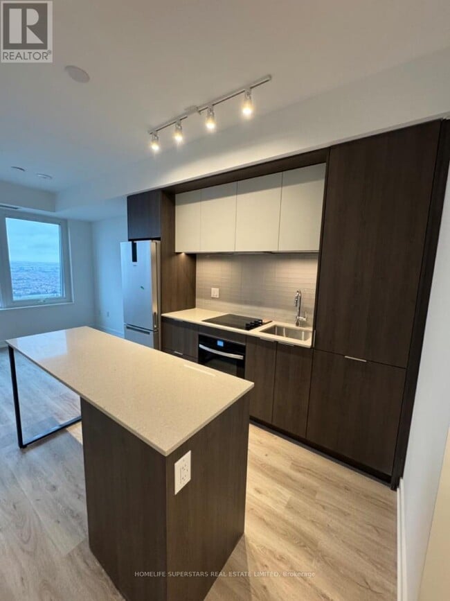 Building Photo - 395 Square One Dr