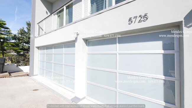 Building Photo - Modern Luxury 3 bd / 2.5 bth House in La J...