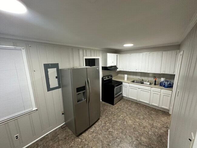 Building Photo - 1303 Perry Ave