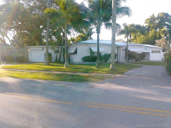 Building Photo - 2600 SW 9th Ave