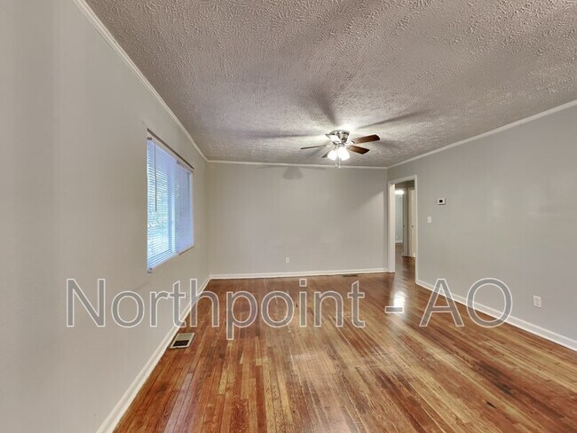 Foto del edificio - 76 Schell Rd SE