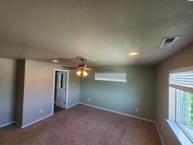 Building Photo - South Richland for rent