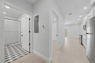 Building Photo - 10 Market St