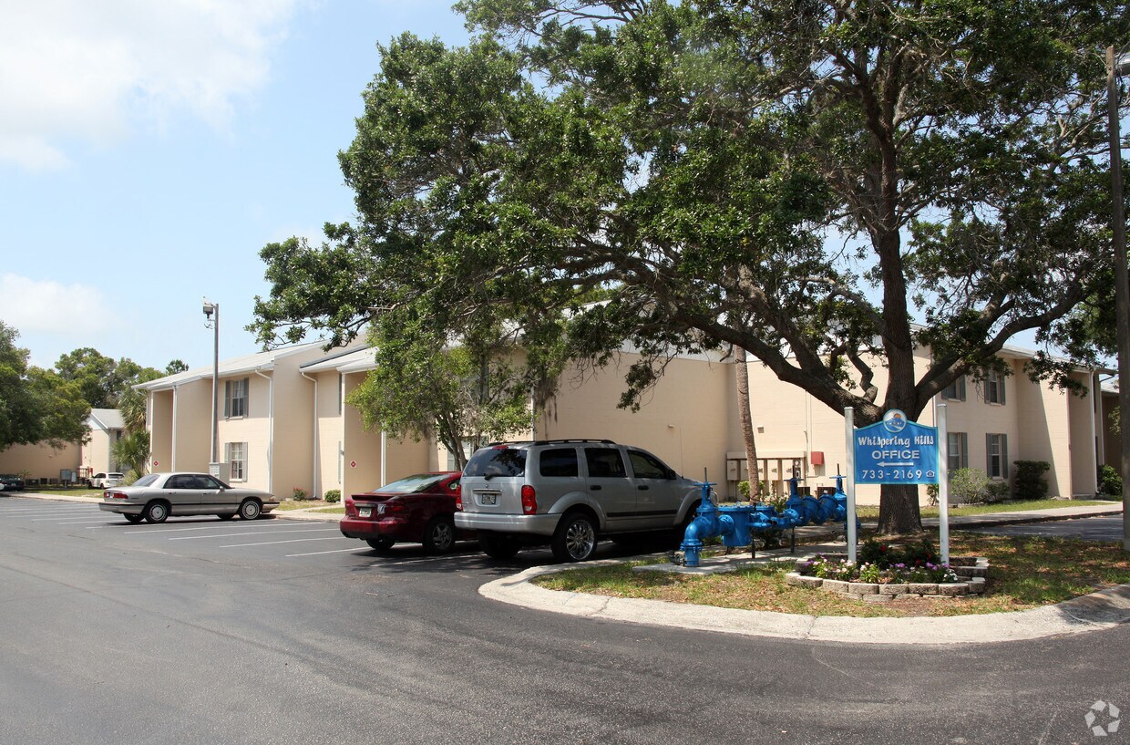 Whispering Hills Apartments in Dunedin, FL
