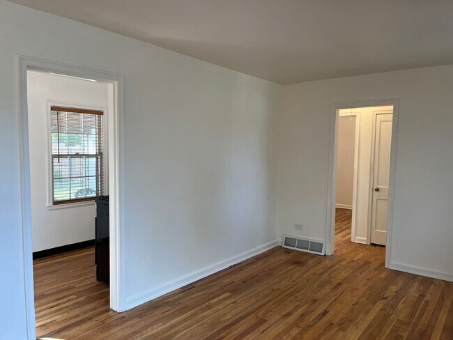 Building Photo - Charming 3 BR/1 BA  Home located In Villa ...
