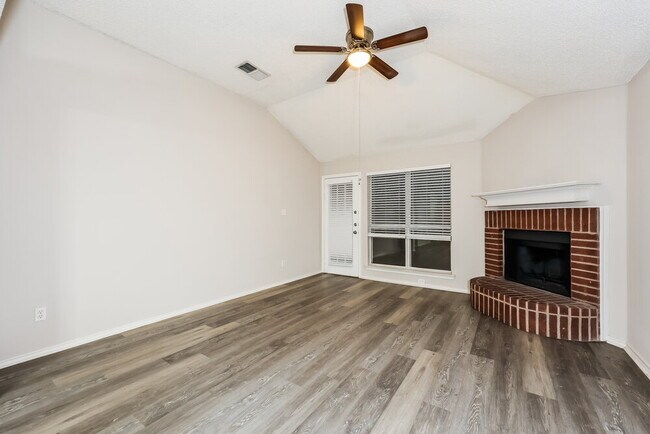 Foto del edificio - 6841 Prairie Hill Rd N