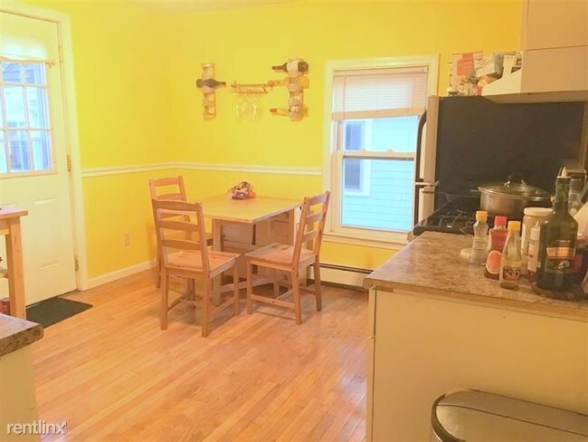 Building Photo - 2 br, 1 bath  - 35 School St