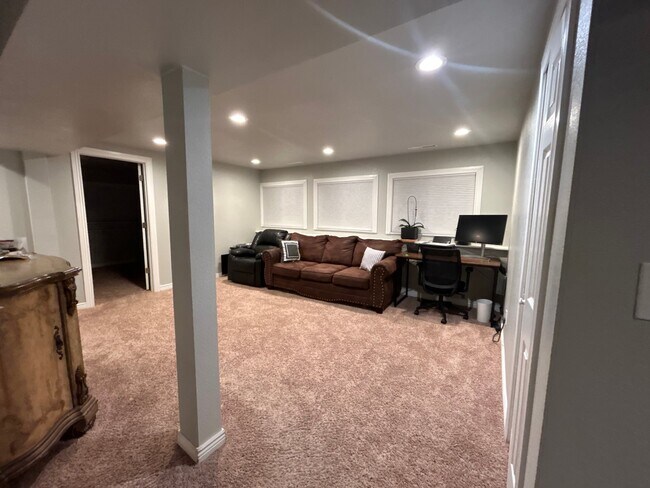 Foto del edificio - 3108 Moonbeam Cir S