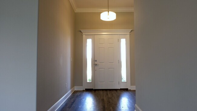 Building Photo - Stunning Home - Three Bedroom Two Bath. Now $1,799 a month!  To schedule your own showing: 479-34...