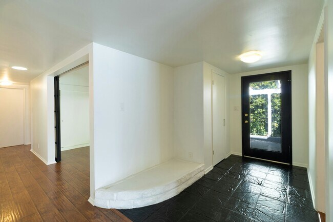 Foto del edificio - 5652 Fallbrook Ave