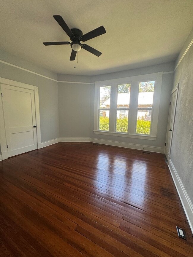 Building Photo - Charming 3-Bedroom Cottage With Modern Updates