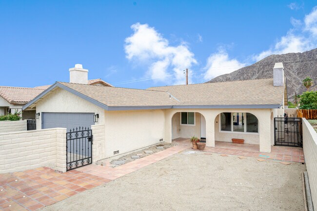 Foto del edificio - 53840 Eisenhower Dr