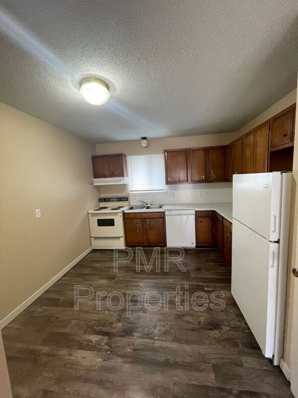 Building Photo - 215 S 1st St