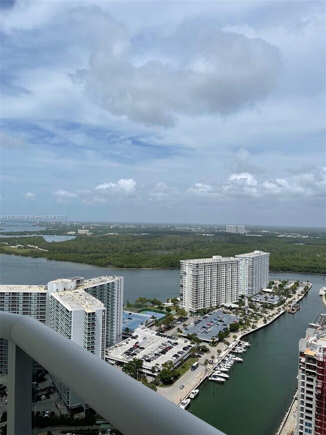 Building Photo - 15901 Collins Ave