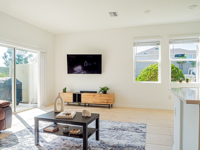 Building Photo - 2350 Paravane Wy