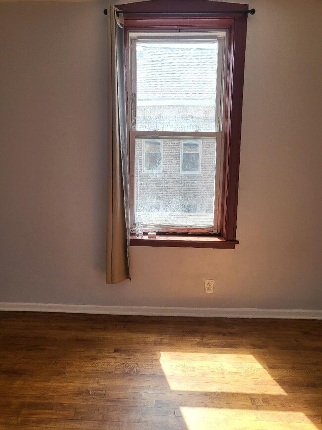 Building Photo - 2937 W 40th St