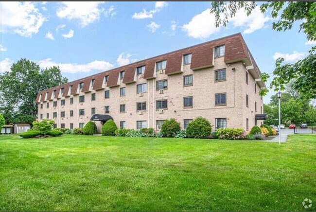 Building Photo - 135 Grove St