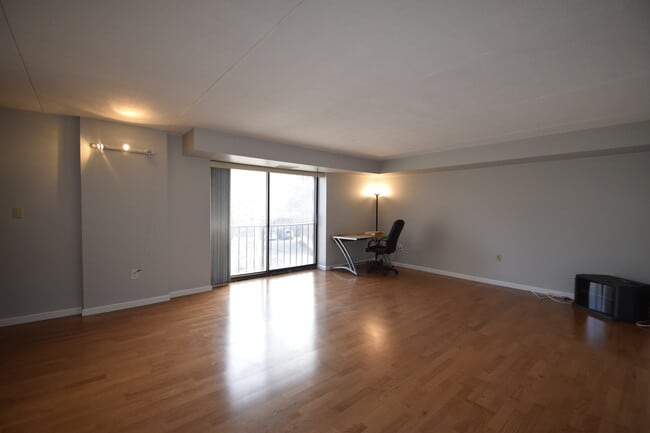 Building Photo - 1243 Beacon St