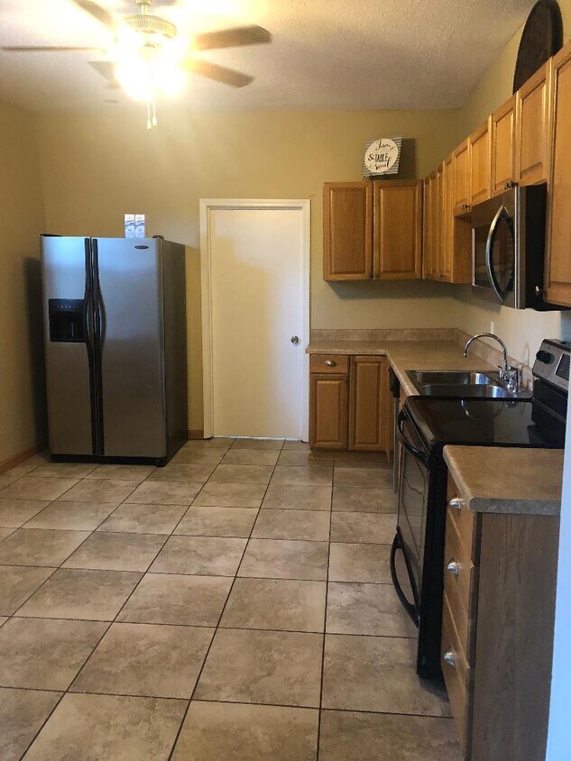 Foto del edificio - 5645 Charles Pl