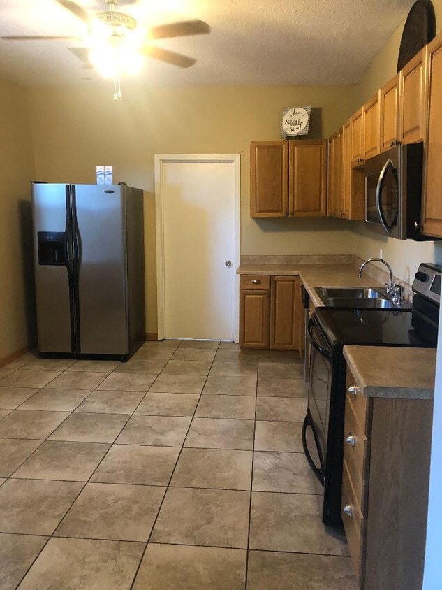 Building Photo - 5645 Charles Pl