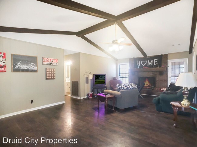 Foto del edificio - 3 br, 2 bath House - 220 42nd St. E.