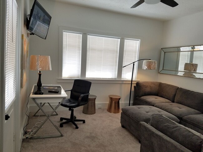 Building Photo - Grand Rapids, MI Downtown 2-Story Victorian-Style Cottage