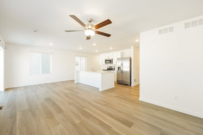 Foto del edificio - 8986 Blue Feather Lp