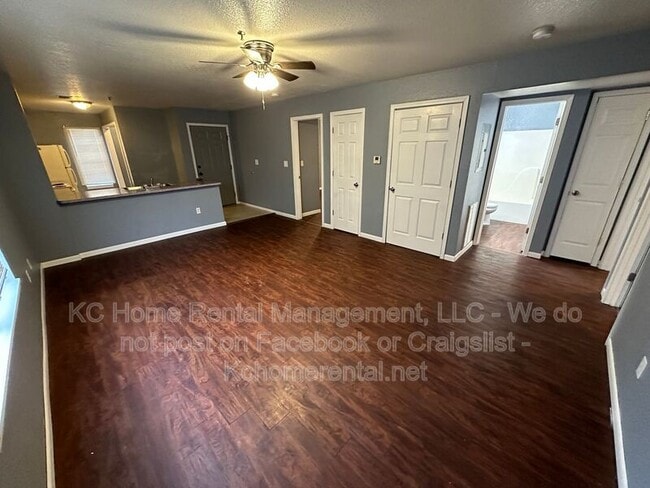 Building Photo - 1006 W Royle St